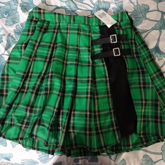 HOT TOPIC Size S Green Plaid Skort Buckles Shorts Skirt School Y2K Academia - Picture 2 of 6